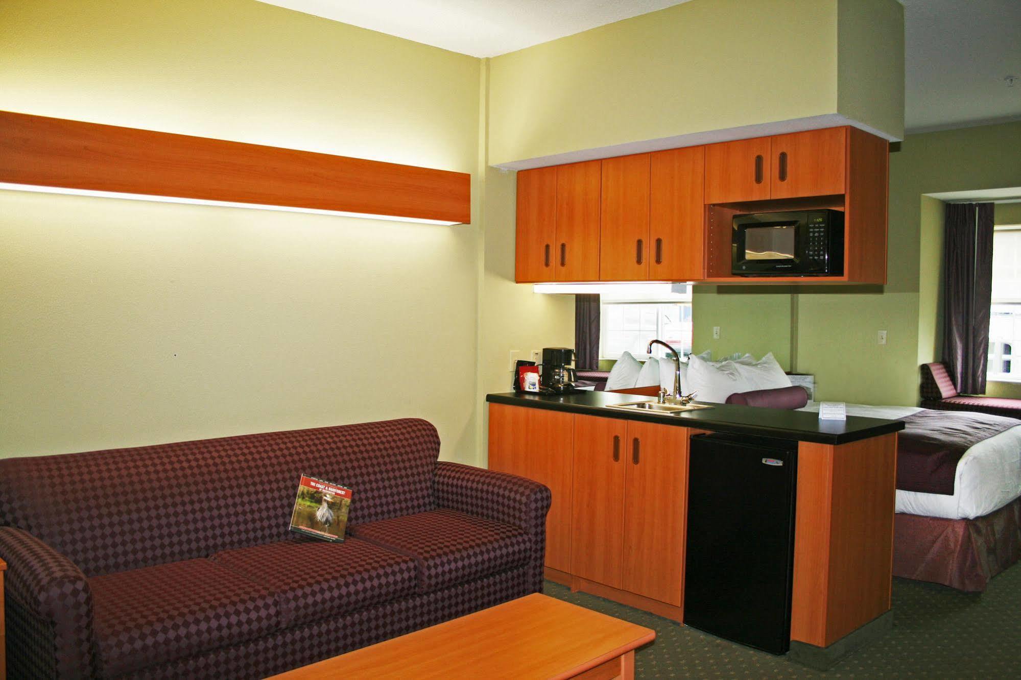 Stay Beyond Inn & Suites 엘마 외부 사진